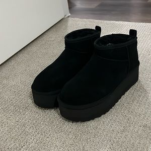 Ugg Ultra Mini Platform Boots- size 9